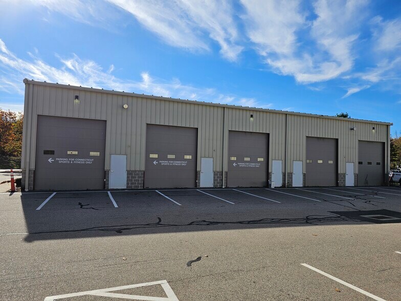 60 Village Pl, Glastonbury, CT à louer - Photo du bâtiment - Image 2 de 14