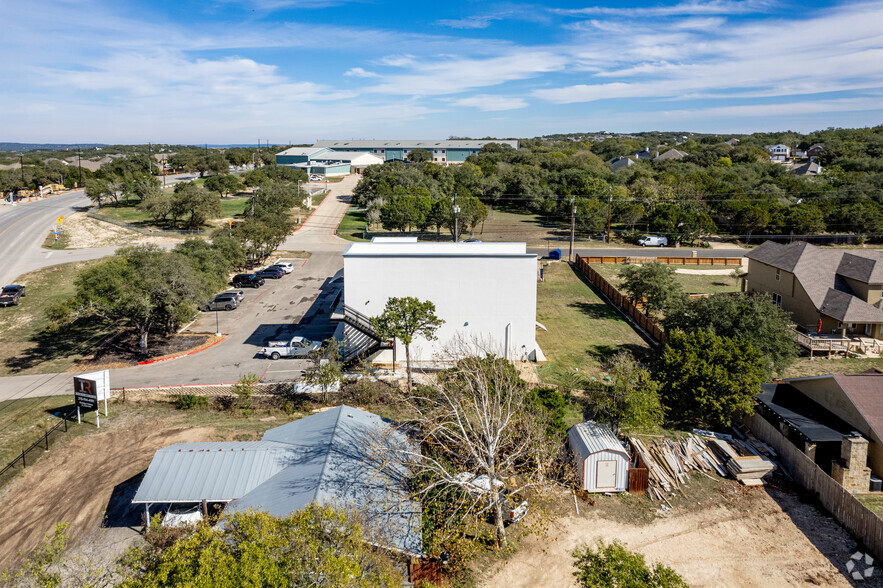 1304 W Borgfeld Dr, San Antonio, TX à louer - Photo du bâtiment - Image 3 de 10