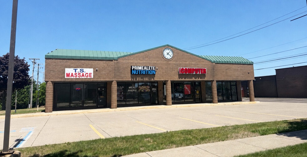 100-160 W 13 Mile Rd, Madison Heights, MI à louer - Photo du bâtiment - Image 2 de 2