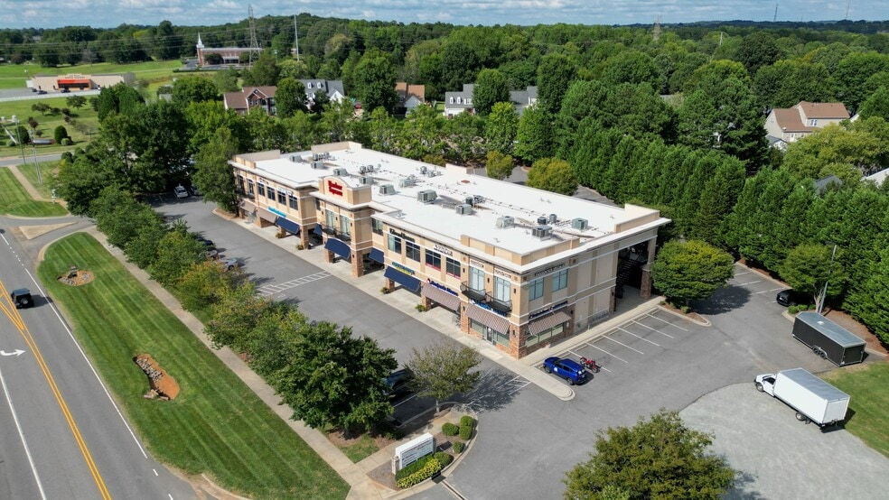 491 Williamson Rd, Mooresville, NC for lease - Building Photo - Image 2 of 30