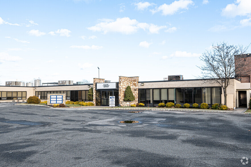 565 Broadhollow Rd, Farmingdale, NY for lease - Building Photo - Image 2 of 10