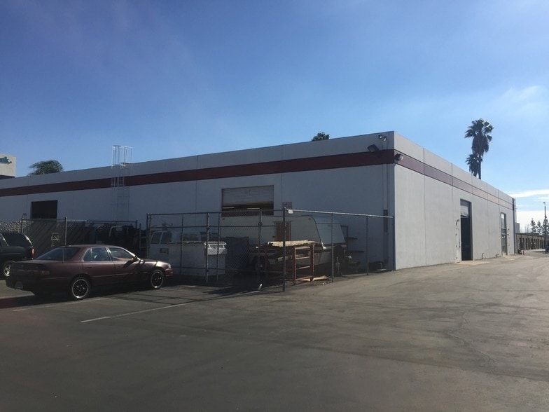 1135-1137 W Katella Ave, Orange, CA for lease - Building Photo - Image 2 of 6