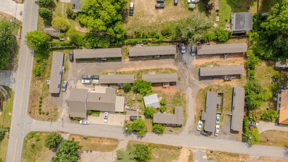 923 W Lee Rd, Taylors, SC à vendre - Photo du bâtiment - Image 2 de 21