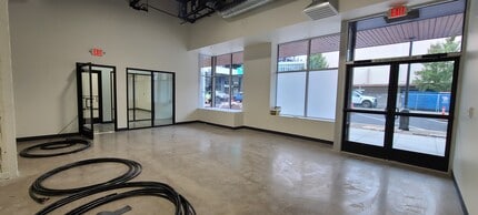 285 Liberty St, Salem, OR for lease Interior Photo- Image 2 of 5