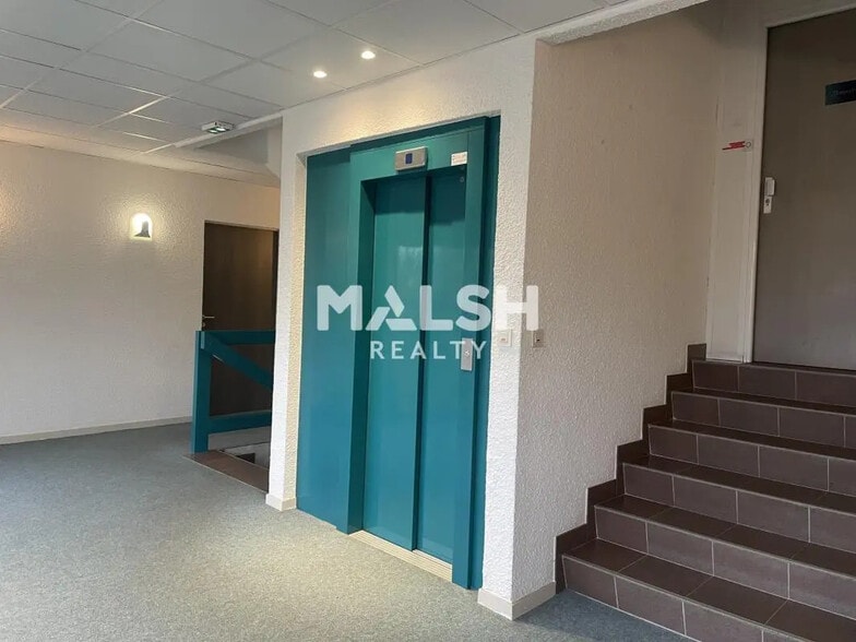 Bureau dans Charbonnières-les-Bains à louer - Hall d’entrée - Image 3 de 19