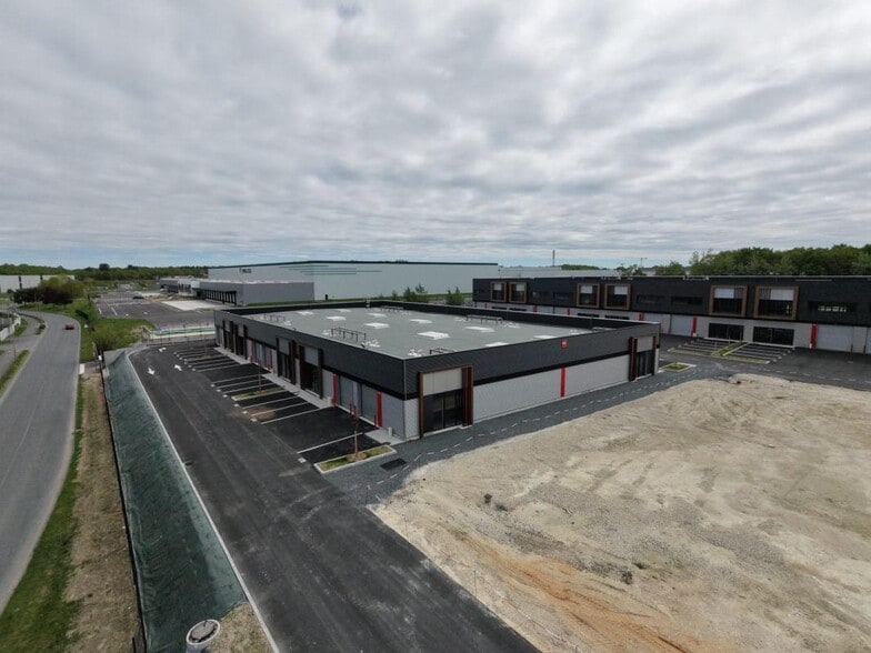 Industrial in Chécy for lease - Building Photo - Image 2 of 2