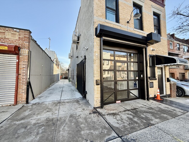 1884 Stanhope St, Ridgewood, NY for lease - Building Photo - Image 1 of 1