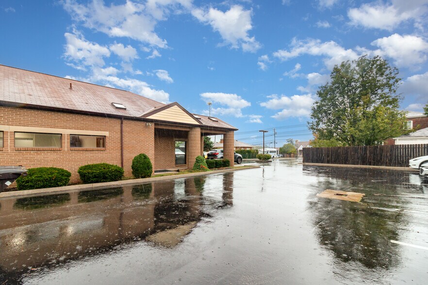 2751 Blue Rock Rd, Cincinnati, OH à vendre - Photo du bâtiment - Image 2 de 31