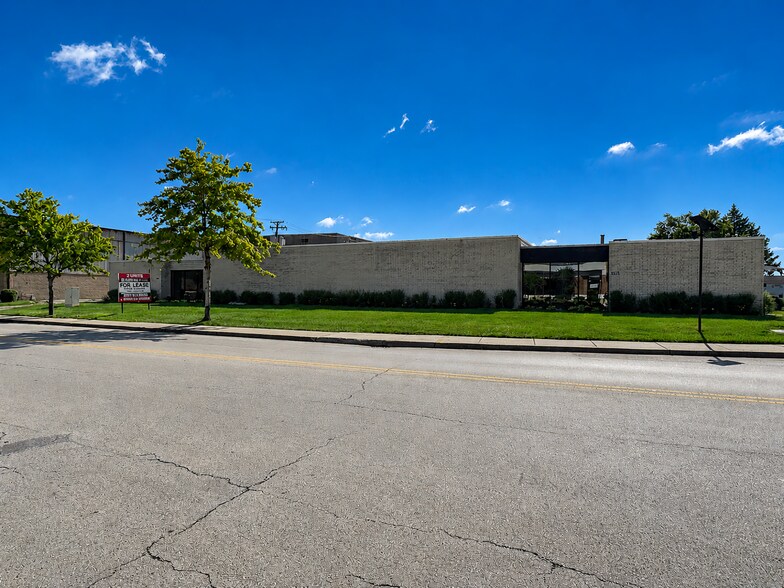 875 Lively Blvd, Elk Grove Village, IL à louer - Photo du bâtiment - Image 1 de 13