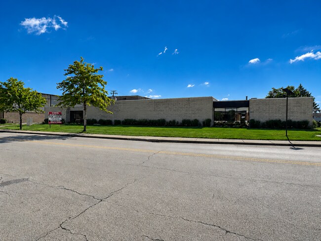Plus de détails pour 875 Lively Blvd, Elk Grove Village, IL - Industriel à louer