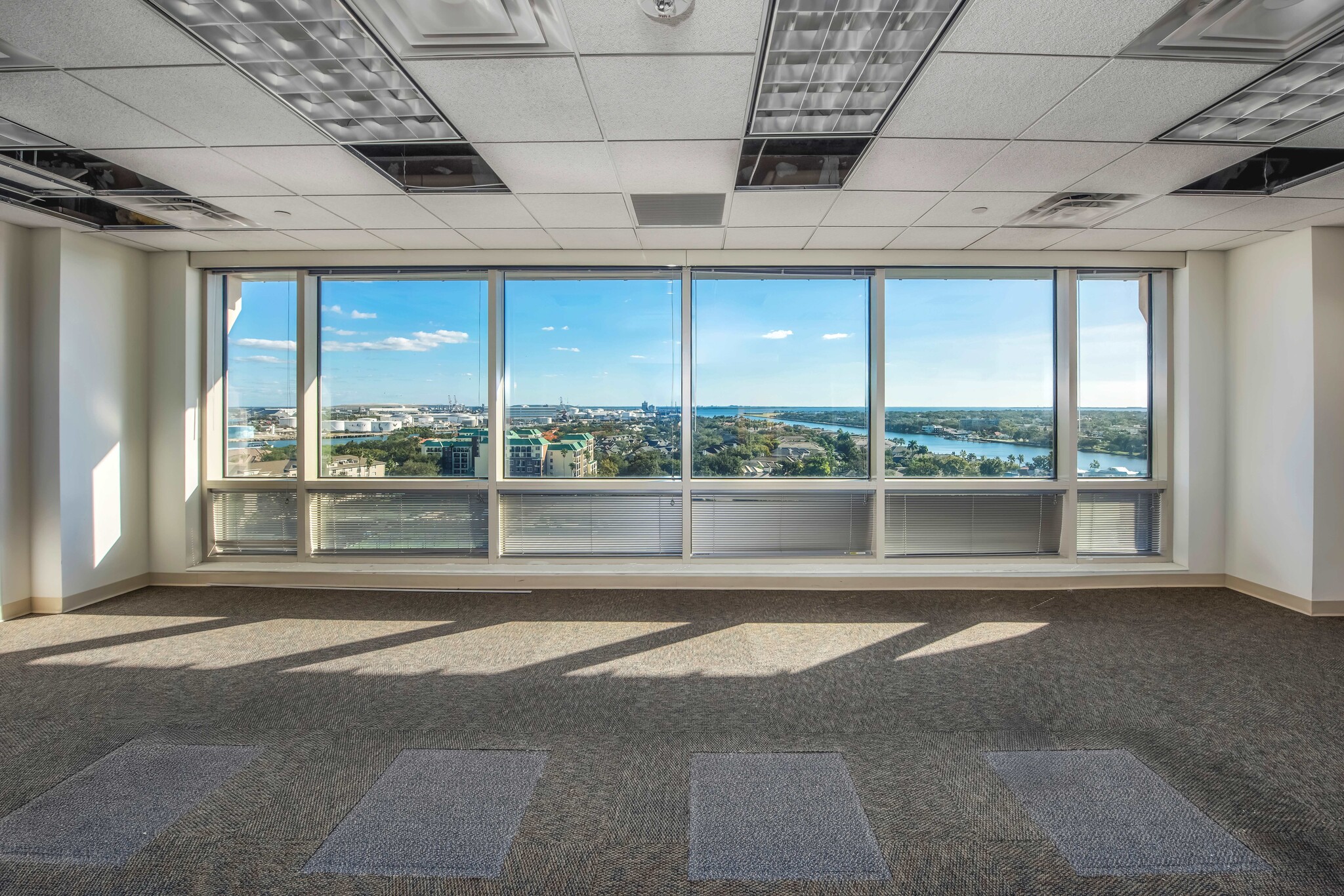 302 Knights Run Ave, Tampa, FL for lease Interior Photo- Image 1 of 6