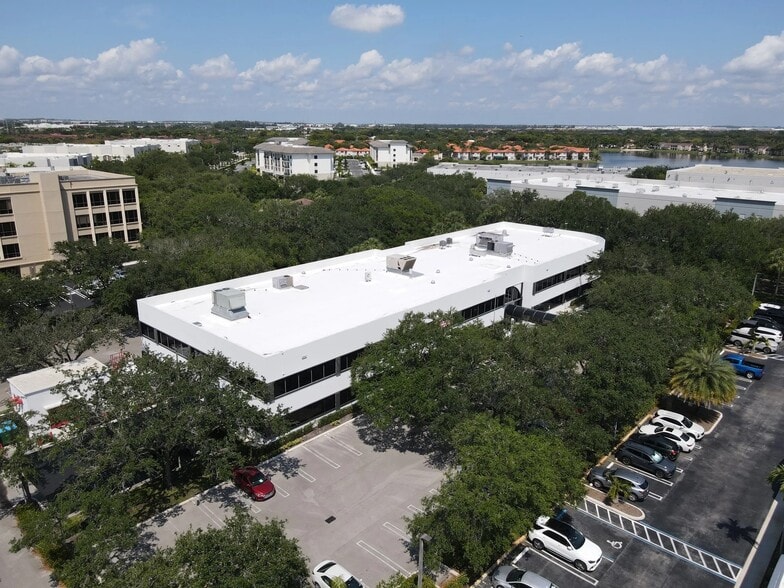 14261 Commerce Way, Miami Lakes, FL for lease - Building Photo - Image 3 of 10