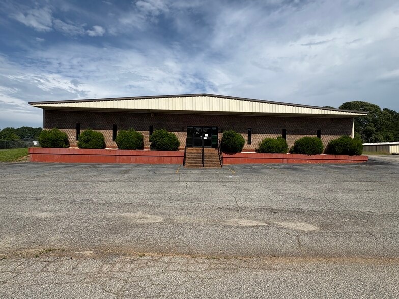 12 Nesbitt Dr, Inman, SC for lease - Building Photo - Image 2 of 9