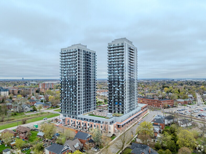 45 Railroad St, Brampton, ON à louer - Photo principale - Image 1 de 39