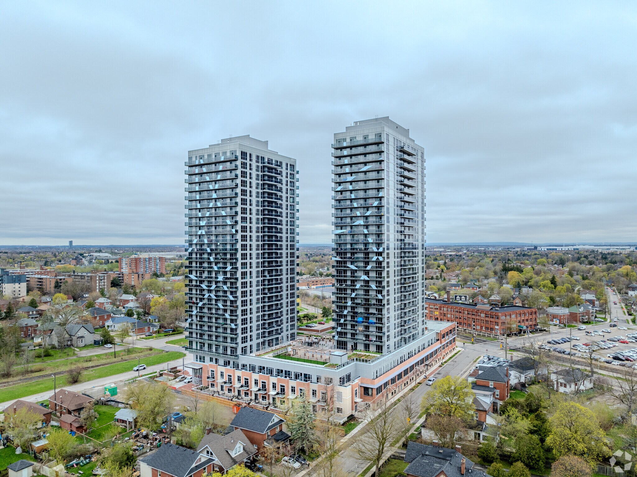 45 Railroad St, Brampton, ON à louer Photo principale- Image 1 de 40