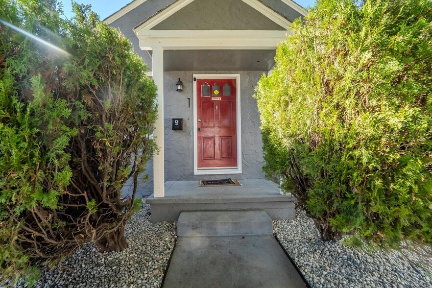 Oak and C St Multifamily Portfolio Sale portfolio of 2 properties for sale on LoopNet.ca - Building Photo - Image 3 of 25