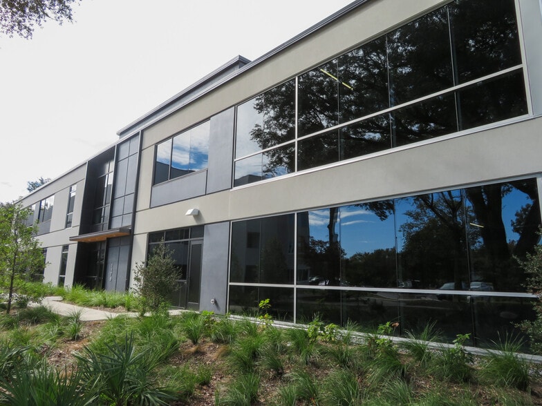 1176 & 1180 Sam Rittenberg Blvd portfolio of 2 properties for sale on LoopNet.ca - Building Photo - Image 2 of 2