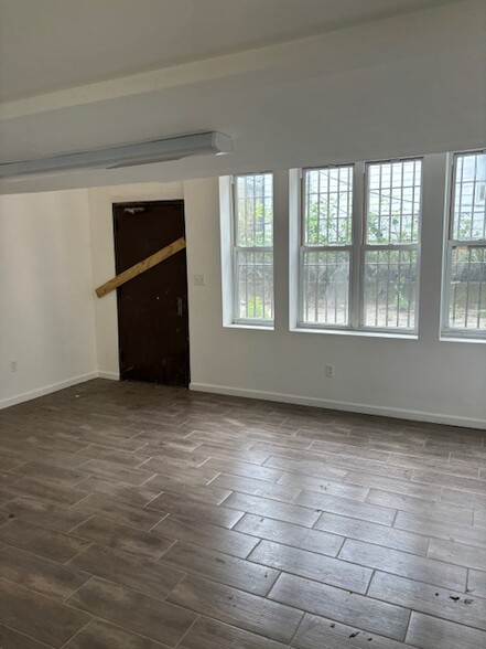 2942 Richmond Ter, Staten Island, NY for lease - Interior Photo - Image 3 of 7