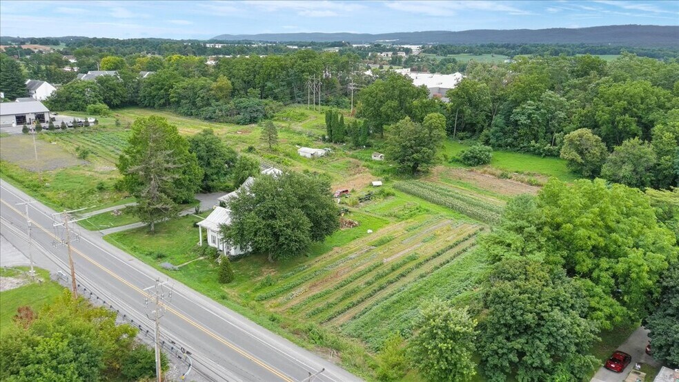 822 Ritner Hwy, Shippensburg, PA à vendre - Photo du bâtiment - Image 2 de 13