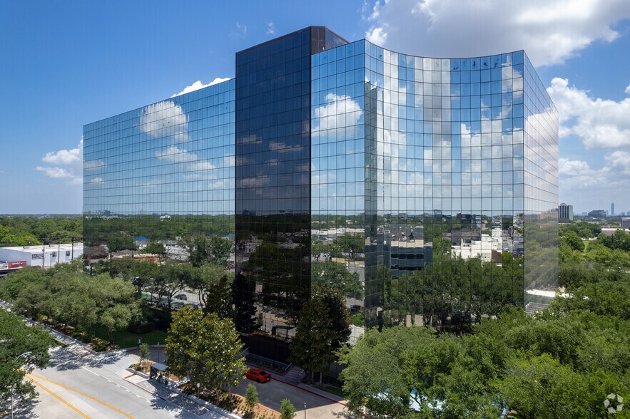10777 Westheimer Rd, Houston, TX à louer - Photo du bâtiment - Image 1 de 10