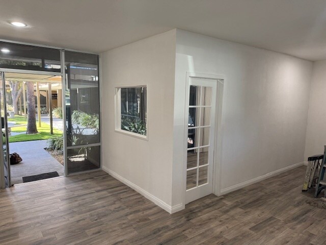 1535 E 17th St, Santa Ana, CA à louer - Photo du bâtiment - Image 2 de 5