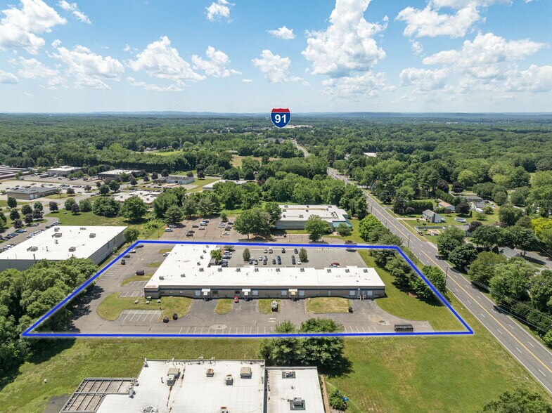 72 Shaker Rd, Enfield, CT à louer - Photo du bâtiment - Image 3 de 5