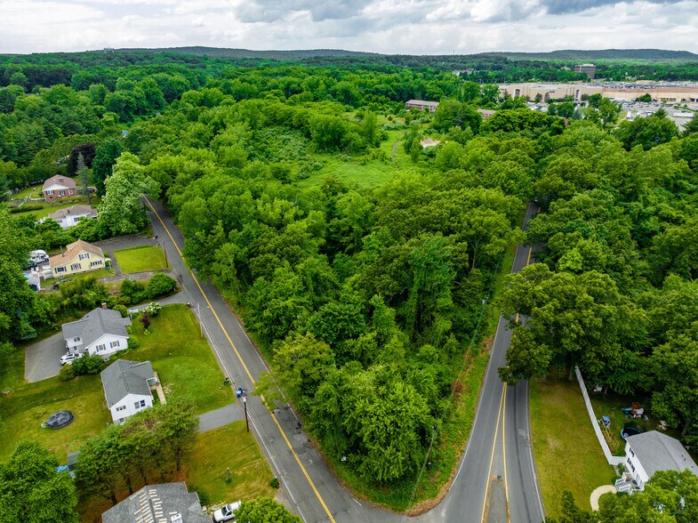 89 Whitney Ave, West Springfield, MA à vendre - Aérien - Image 2 de 10