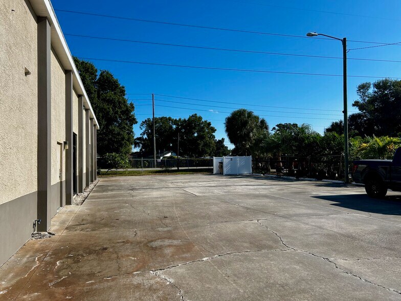 3237 N Tyrone Blvd, Saint Petersburg, FL à vendre - Photo du bâtiment - Image 2 de 9