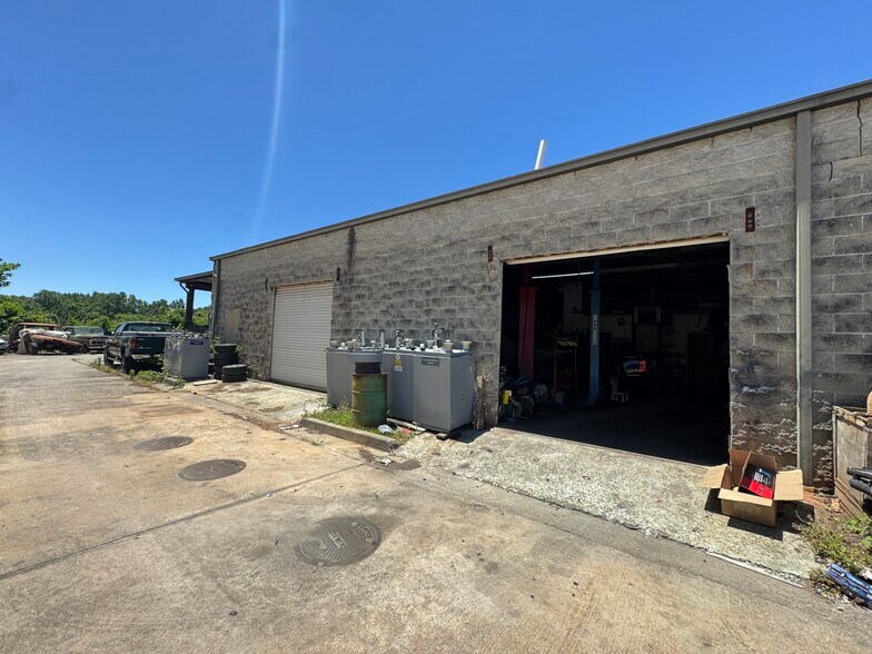 4050 Lawrenceville Hwy NW, Lilburn, GA à vendre - Photo du bâtiment - Image 3 de 39