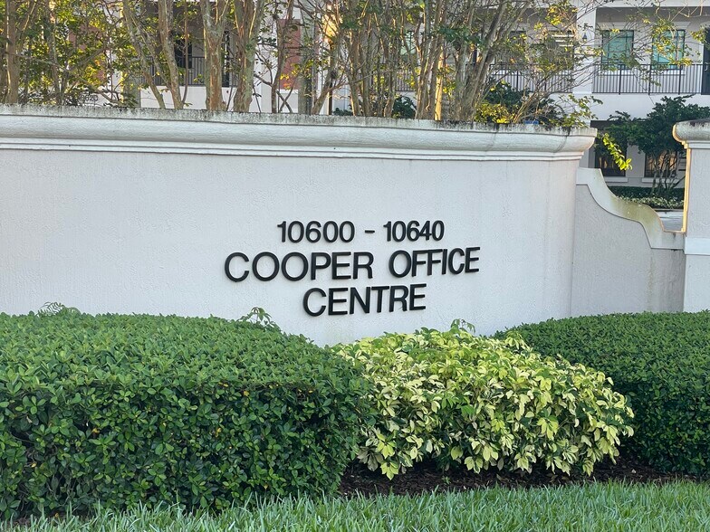 10600 Griffin Rd, Cooper City, FL à louer - Photo du bâtiment - Image 2 de 18