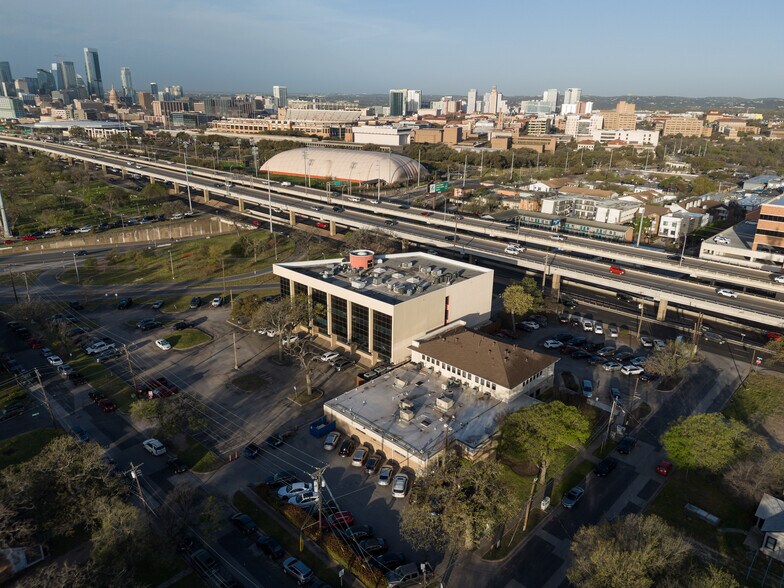 2909 I-35, Austin, TX à vendre - Photo du bâtiment - Image 2 de 6