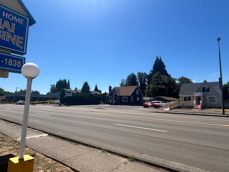 4131 River Rd N, Salem, OR à louer - Photo du bâtiment - Image 3 de 14