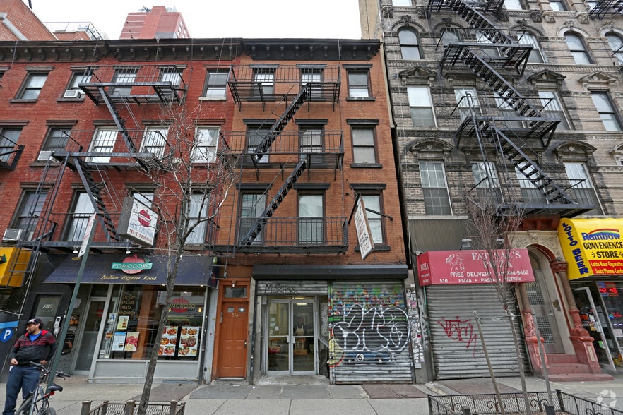 516 9th Ave, New York, NY for lease - Building Photo - Image 2 of 3