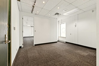 12905 Rue Sherbrooke E, Montréal, QC à louer Photo intérieure- Image 2 de 8