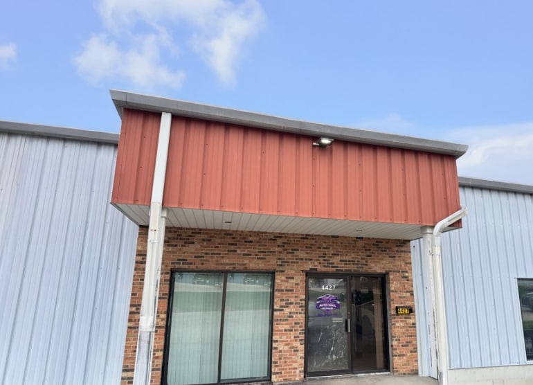 4419-4441 Robertson Rd, Madison, WI à louer - Photo du bâtiment - Image 2 de 4