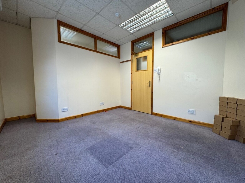 10 Dudley St, Luton for lease - Interior Photo - Image 3 of 8