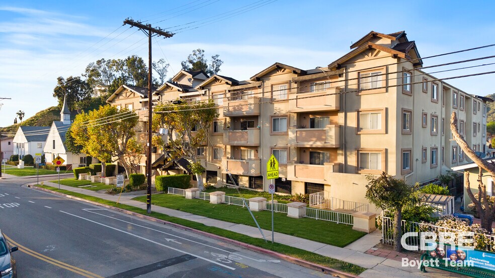 North Los Angeles Multifamily Portfolio portefeuille de 11 propriétés à vendre sur LoopNet.ca - Photo du bâtiment - Image 3 de 235