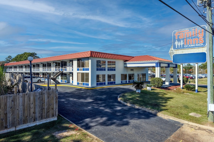 900 W I-65 Service Rd S, Mobile, AL for sale - Building Photo - Image 2 of 11