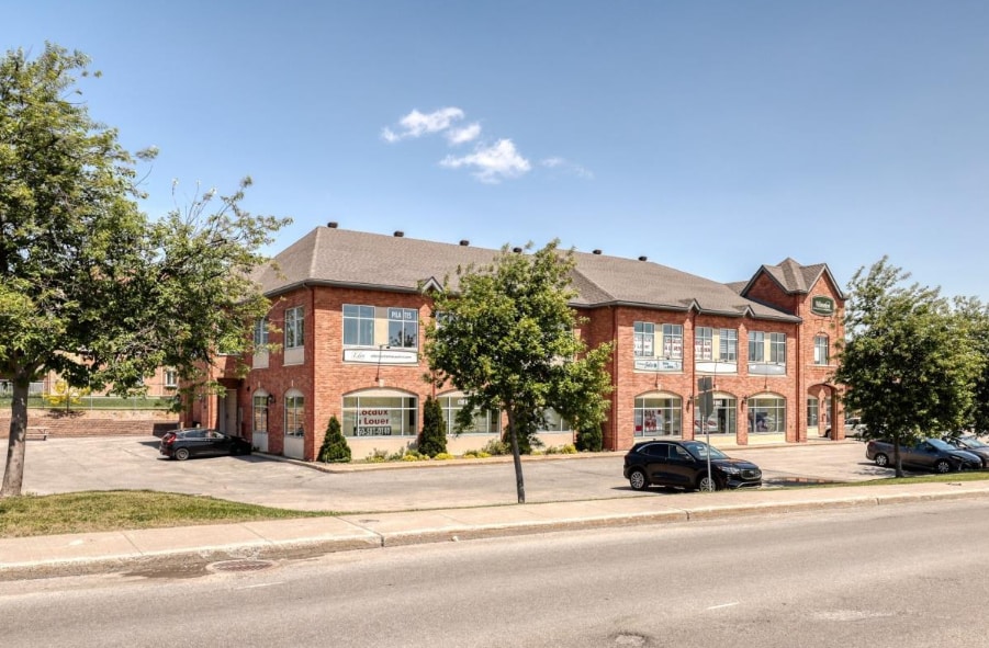 123 Boul Industriel, Repentigny, QC à louer Photo du bâtiment- Image 1 de 2