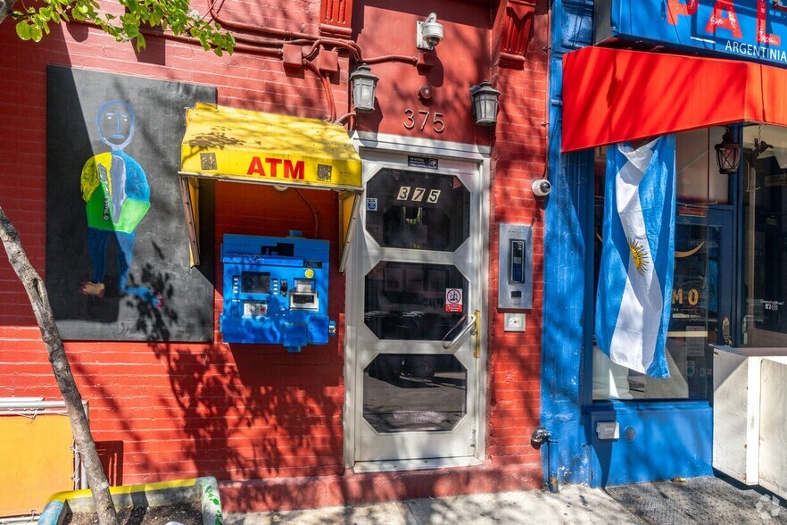 373 W 46th St, New York, NY à vendre - Photo du bâtiment - Image 3 de 8