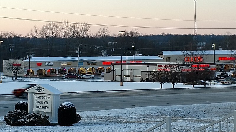 427-525 S Memorial Dr, New Castle, IN à vendre - Photo du bâtiment - Image 2 de 24