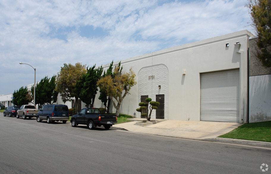 5781-5791 Machine Dr, Huntington Beach, CA for lease - Primary Photo - Image 1 of 4