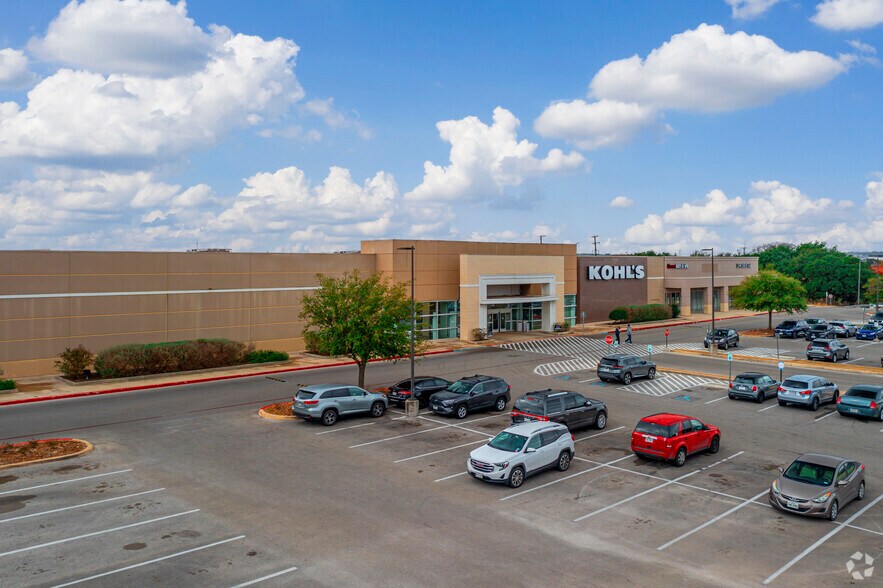 10838-10842 Potranco Rd, San Antonio, TX à louer - Photo du bâtiment - Image 2 de 18