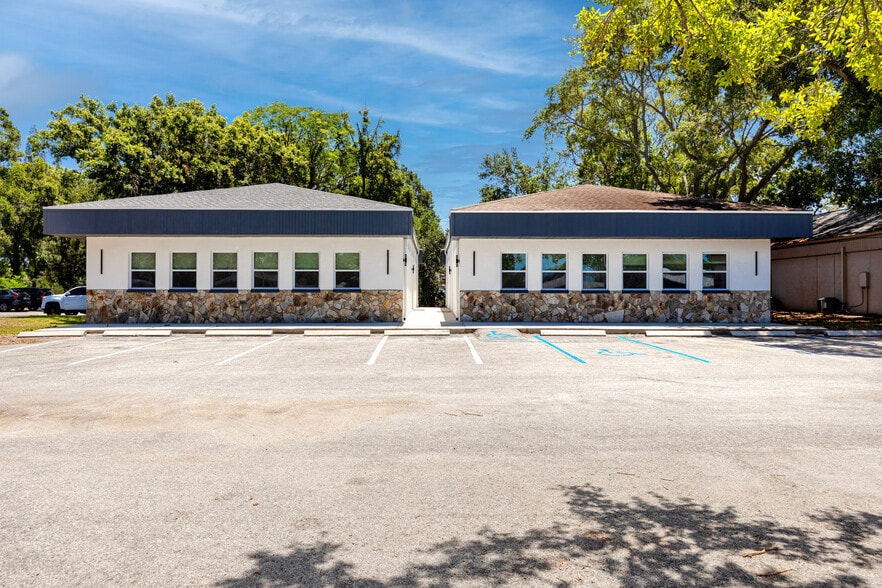2123 NE Coachman Rd, Clearwater, FL for lease - Building Photo - Image 2 of 13