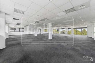 380 Avenue Archimède, Aix-en-Provence for lease Interior Photo- Image 2 of 2