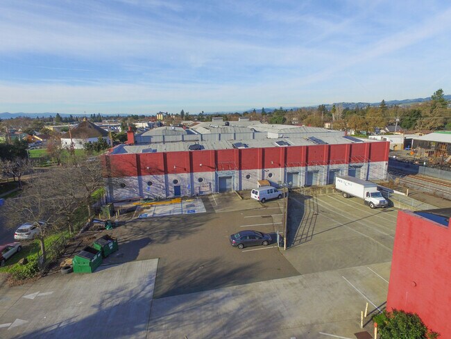 Plus de détails pour 8 W 9th St, Santa Rosa, CA - Industriel à louer