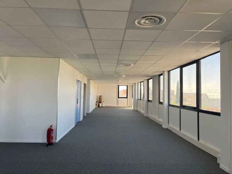 11 Rue Paulin Talabot, Toulouse for lease - Interior Photo - Image 2 of 9