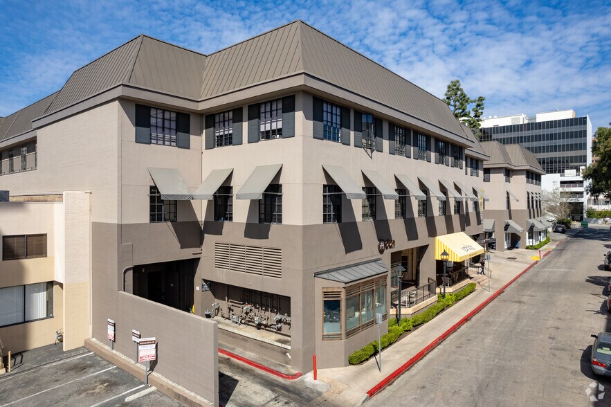140-146 S Lake Ave, Pasadena, CA à louer - Photo du bâtiment - Image 2 de 10