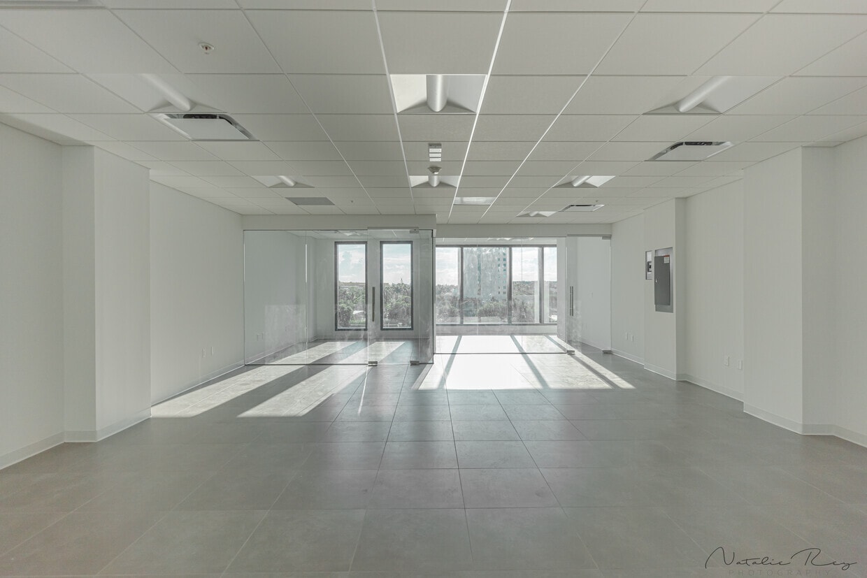 1695 NW 110th Ave, Miami, FL for lease Interior Photo- Image 1 of 4