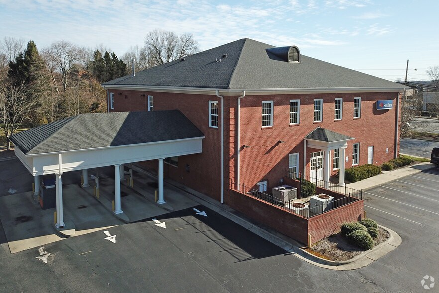 1301 Eastchester Dr, High Point, NC à louer - Aérien - Image 2 de 5